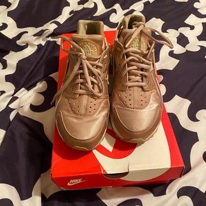 Nike Huaraches size 7